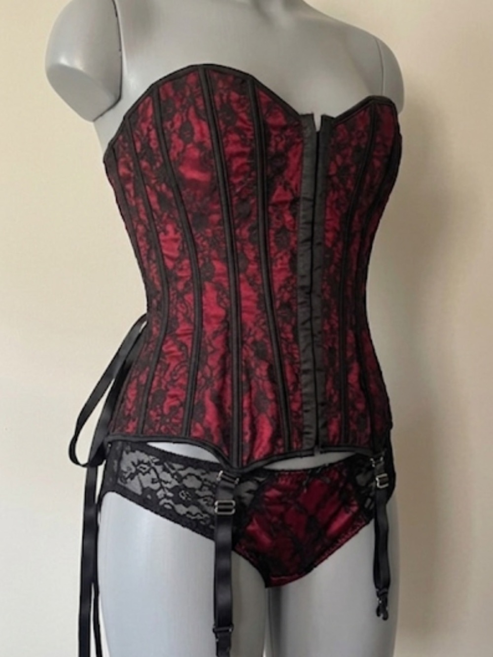 Y2K Vintage Coquette Lace Corset Bustier Top Goth Gothic Vampy Black Red Small